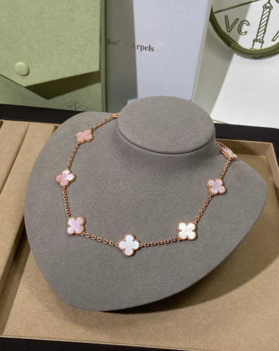 [Liorra Jewellery] Pink Necklace with Ten Clover Designs