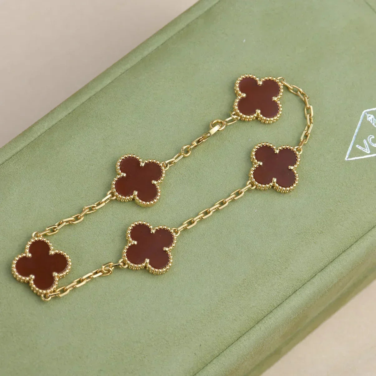 [Liorra] CLOVER 5 MOTIF RED CORNELIAN BRACELET COLLECTION