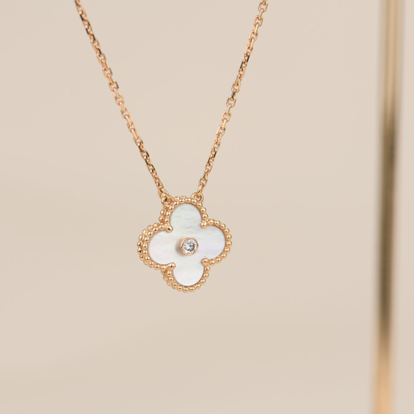 [Liorra]CLOVER 15MM DIAMOND WHITE FRITILLARIA NECKLACE