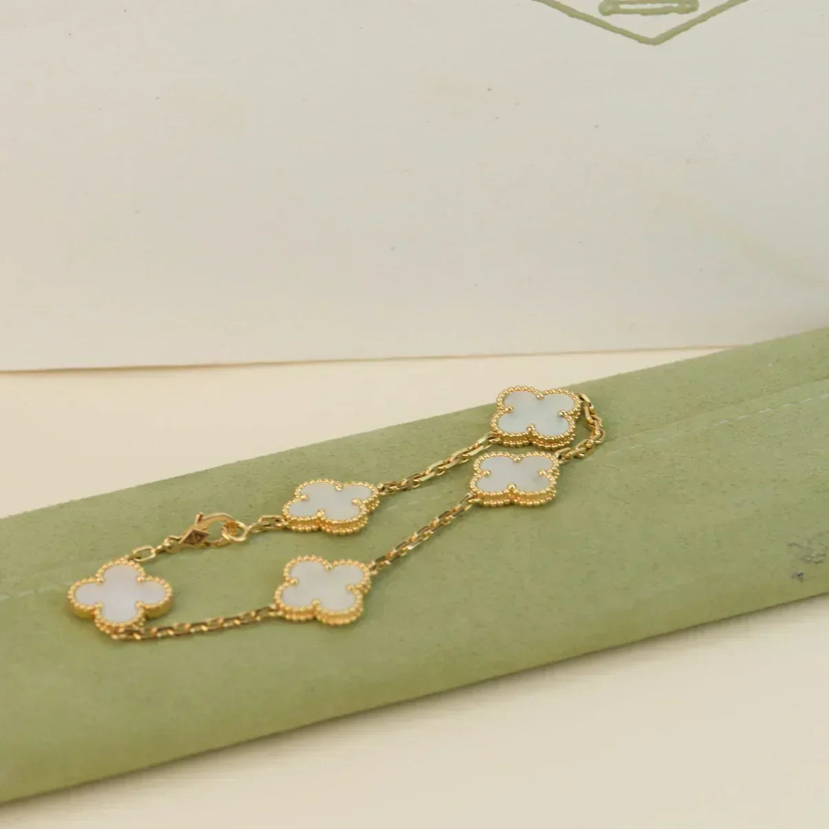 [Liorra]CLOVER WHITE PEARL MOP 5 MOTIF BRACELET COLLECTION