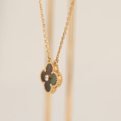 [Liorra]CLOVER 15MM DIAMOND AND MOTHER-OF-GREY NECKLACE