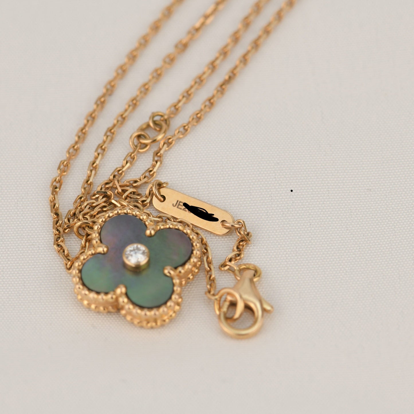 [Liorra]CLOVER 15MM DIAMOND AND MOTHER-OF-GREY NECKLACE