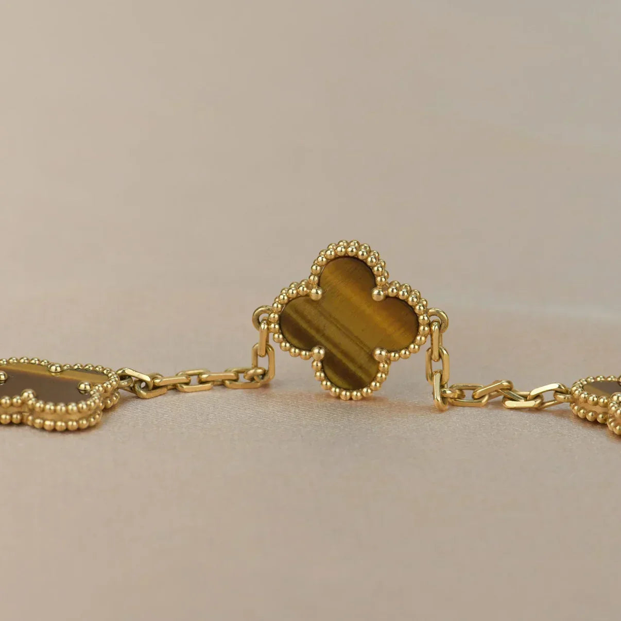 [Liorra] CLOVER 5 MOTIFS TIGER EYE BRACELET COLLECTION