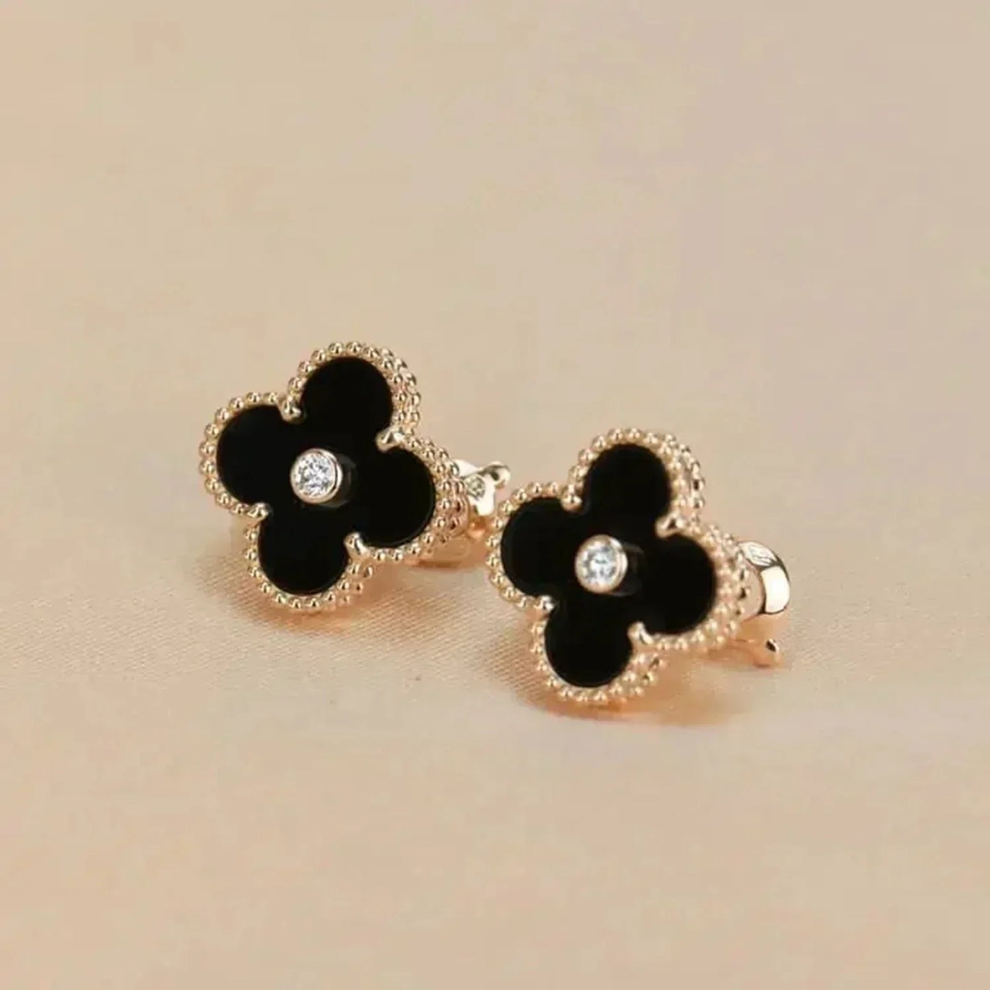 [Liorra]CLOVER MEDIUM 1 MOTIFS ONYX DIAMOND EARRINGS