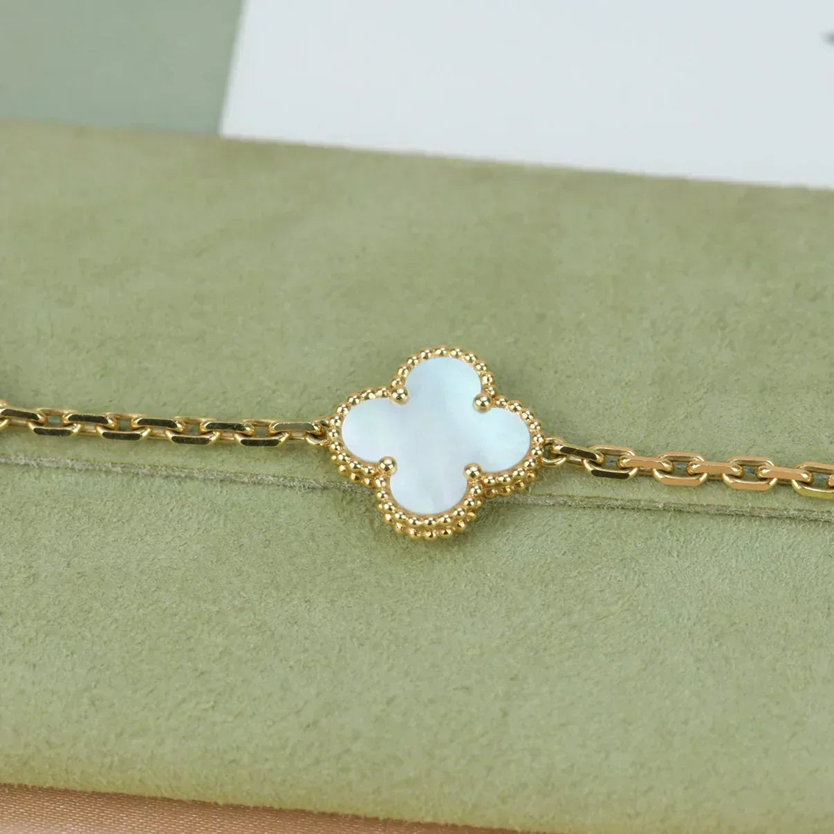 [Liorra]CLOVER WHITE PEARL MOP 5 MOTIF BRACELET COLLECTION
