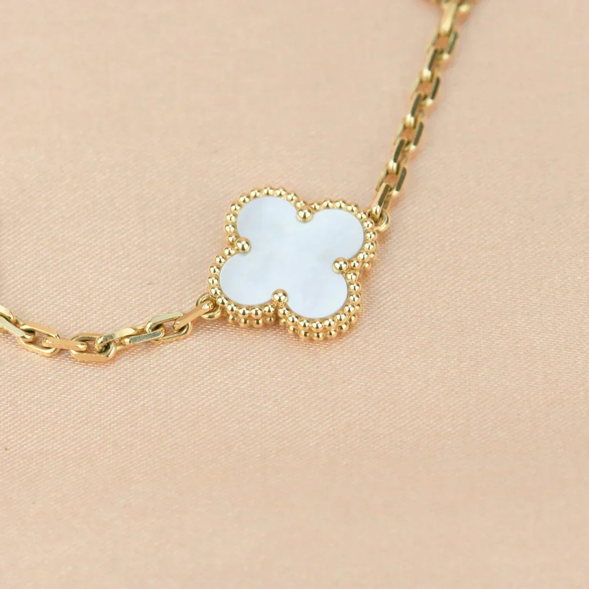 [Liorra]CLOVER WHITE PEARL MOP 5 MOTIF BRACELET COLLECTION
