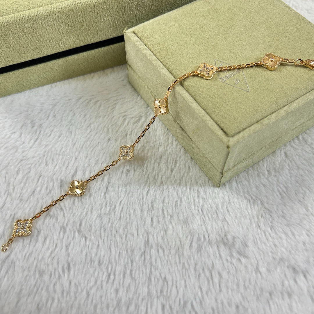 [Liorra]CLOVER 6 MOTIF DIAMOND LASER BRACELET-w