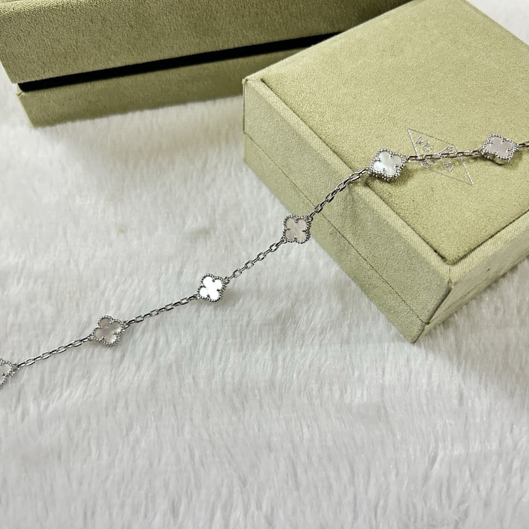[Liorra]CLOVER 6 MOTIF WHITE MOP BRACELET-w