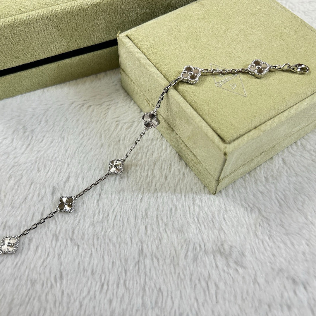 [Liorra]CLOVER 6 MOTIF DIAMOND BRACELET