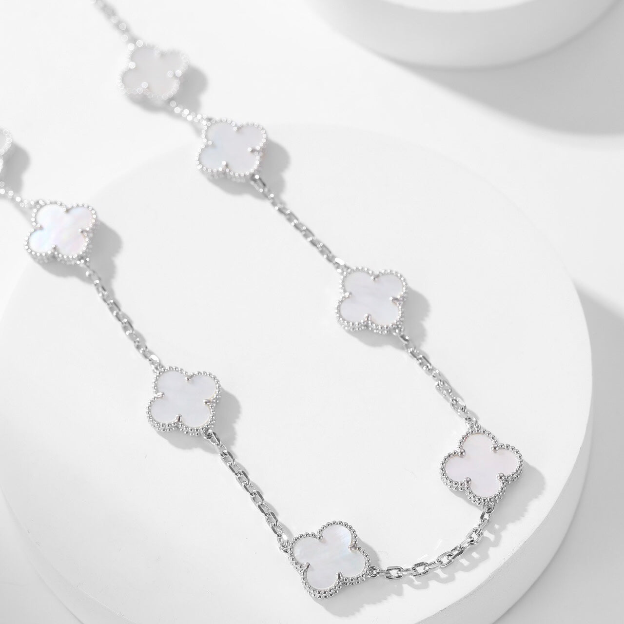 [Liorra]CLOVER 10 MOTIFS WHITE MOTHER OF PEARL NECKLACE