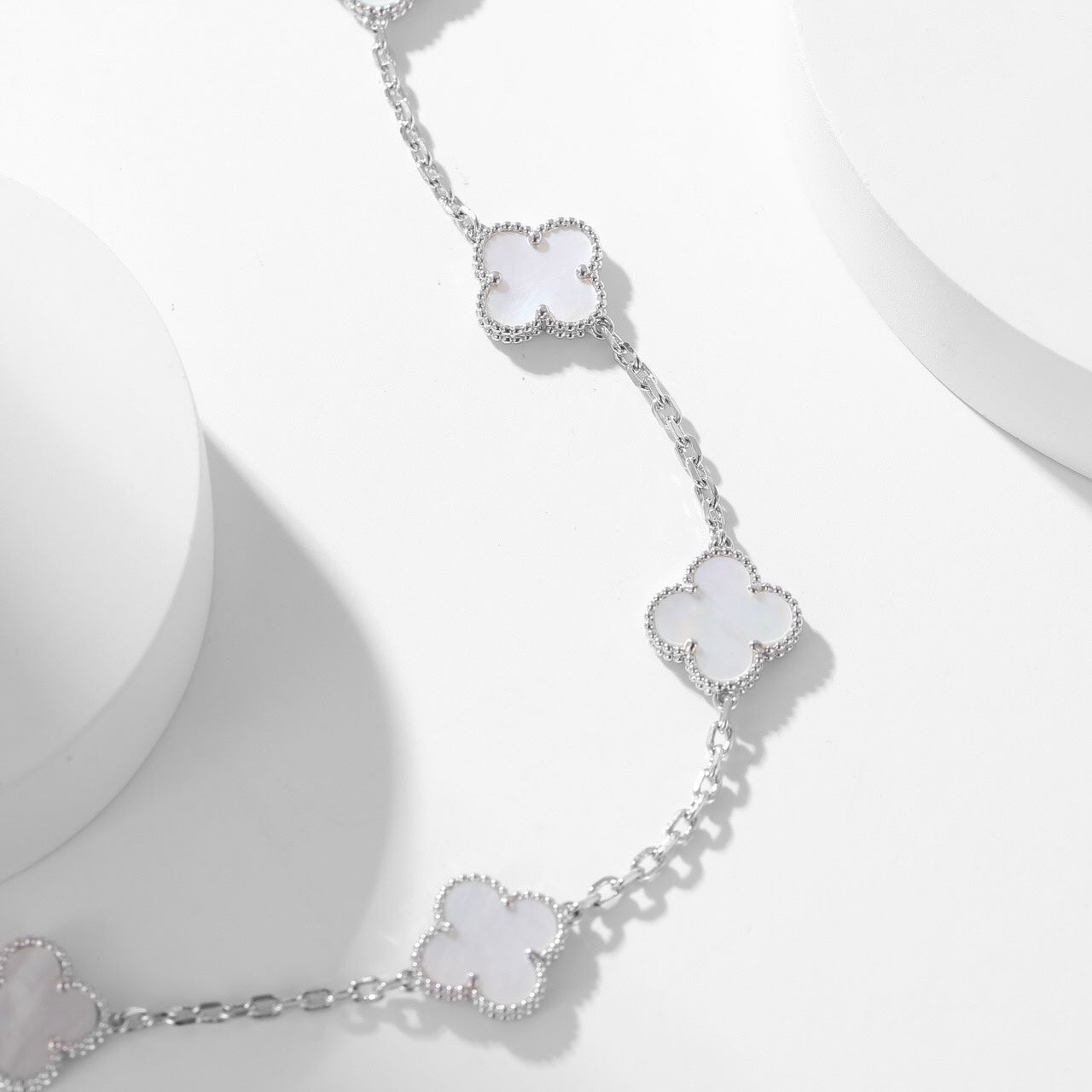[Liorra]CLOVER 10 MOTIFS WHITE MOTHER OF PEARL NECKLACE