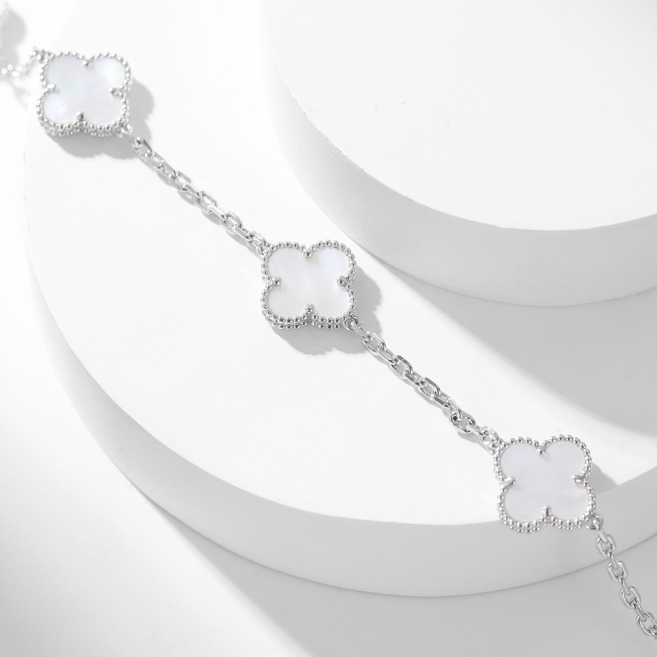 [Liorra]CLOVER 10 MOTIFS WHITE MOTHER OF PEARL NECKLACE