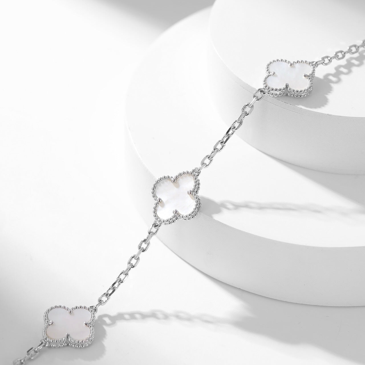 [Liorra]CLOVER 10 MOTIFS WHITE MOTHER OF PEARL NECKLACE