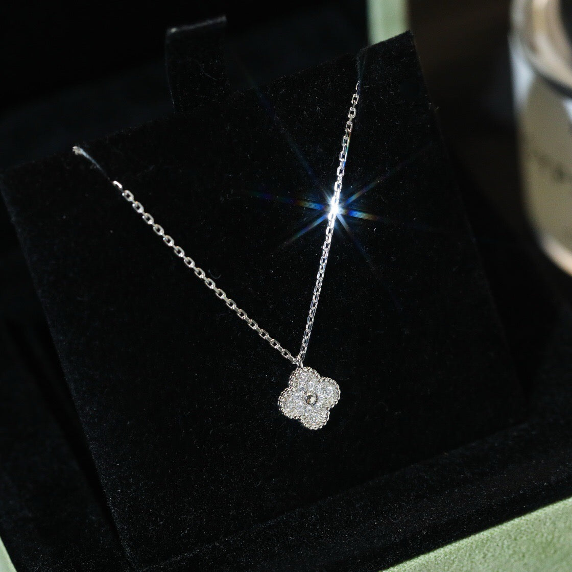 [Liorra]CLOVER MINI 9.5MM PENDANT DIAMOND NECKLACE