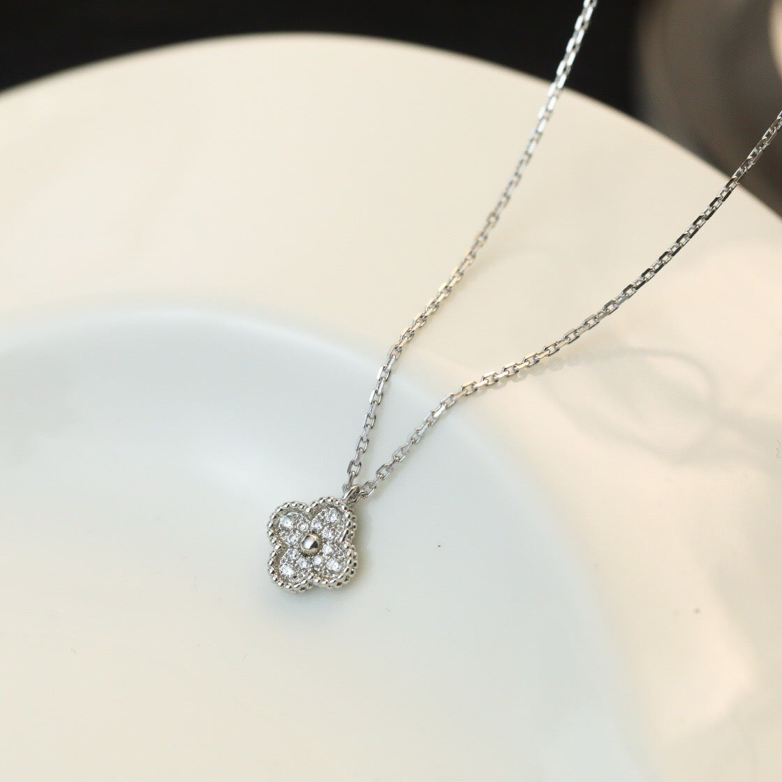 [Liorra]CLOVER MINI 9.5MM PENDANT DIAMOND NECKLACE