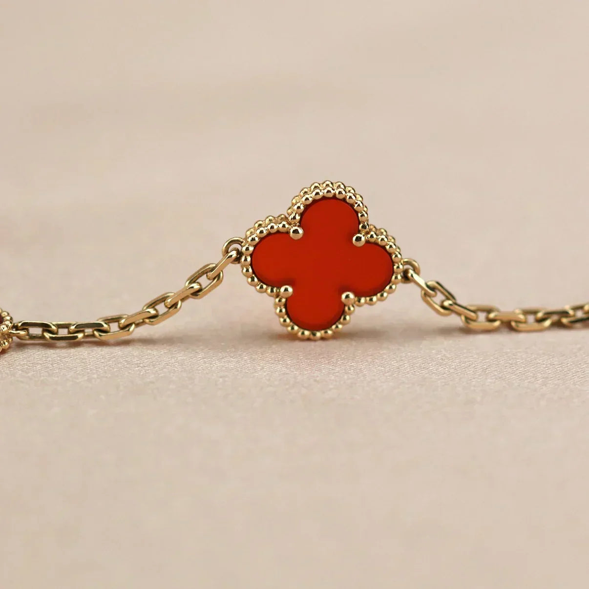[Liorra] CLOVER 5 MOTIF RED CORNELIAN BRACELET COLLECTION