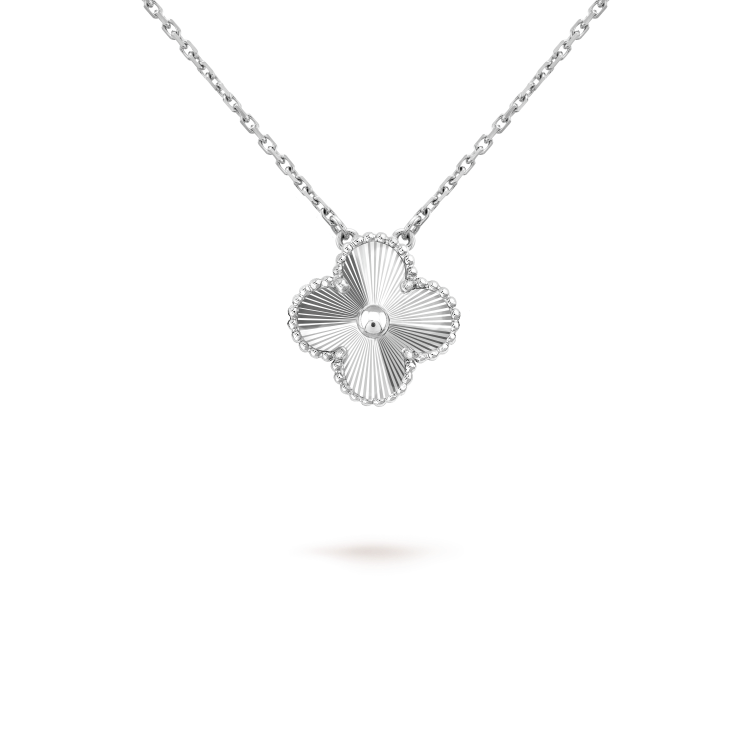 [Liorra]CLOVER 15MM LASER NECKLACE SILVER
