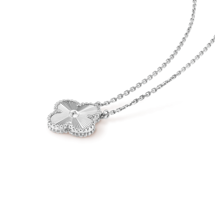 [Liorra]CLOVER 15MM LASER NECKLACE SILVER