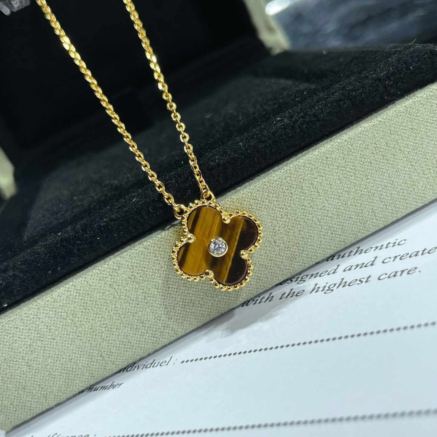 [Liorra]CLOVER 15MM DIAMOND AND YELLOW TIGER'S EYE AGATE necklace