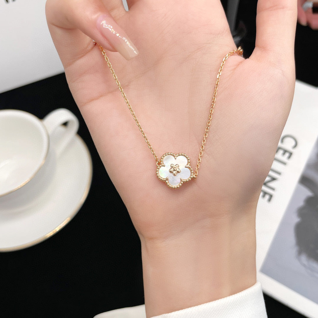 [Liorra]LUCKY WHITE MOP PLUM BLOSSOM  BRACELET