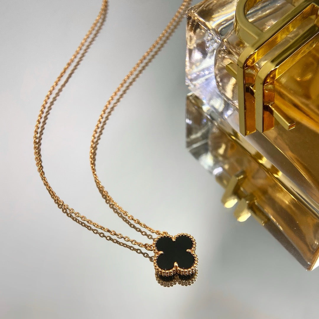 [Liorra]CLOVER 15MM BLACK ONYX SINGLE FLOWER NECKLACE