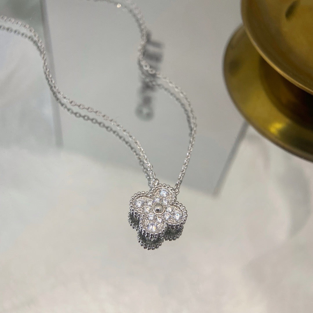 [Liorra]CLOVER 15MM DIAMOND SINGLE FLOWER NECKLACE