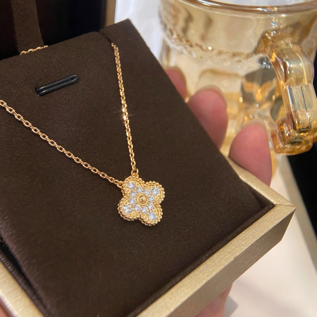 [Liorra]CLOVER 15MM DIAMOND SINGLE FLOWER NECKLACE