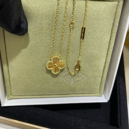 [Liorra]CLOVER 15MM LASER NECKLACE