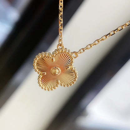 [Liorra]CLOVER 15MM LASER NECKLACE