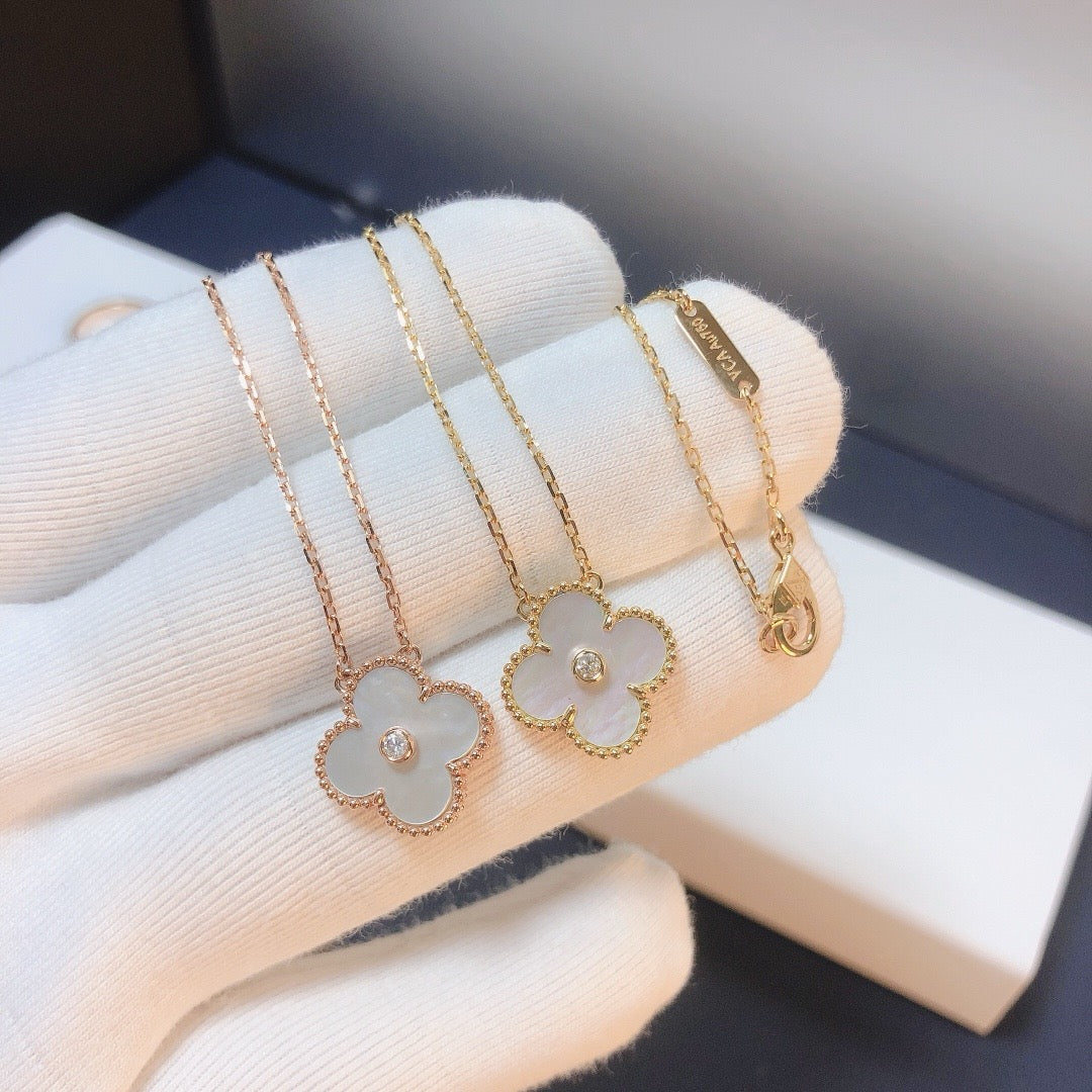 [Liorra]CLOVER 15MM DIAMOND WHITE FRITILLARIA NECKLACE