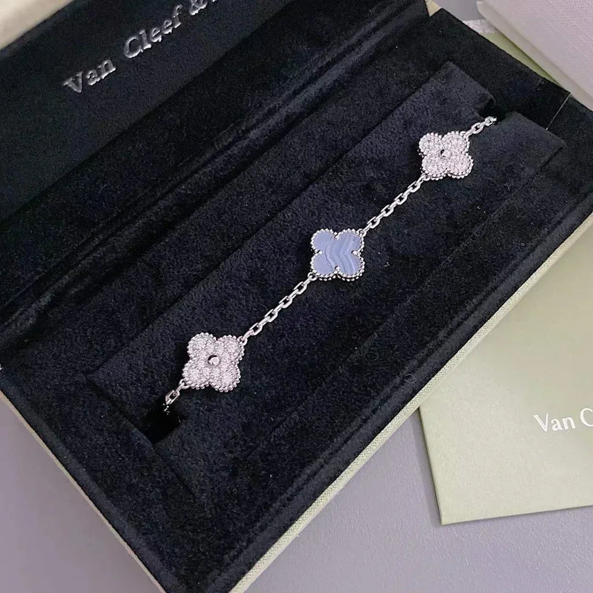 [Liorra] CLOVER 5 MOTIF PURPLE CHALCEDONY BRACELET COLLECTION