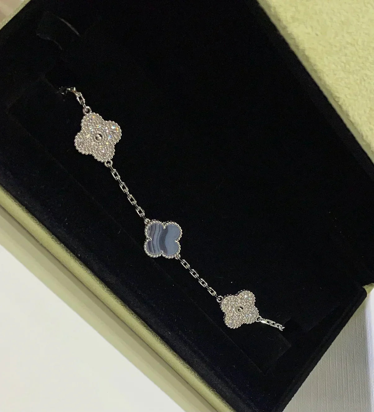 [Liorra] CLOVER 5 MOTIF PURPLE CHALCEDONY BRACELET COLLECTION