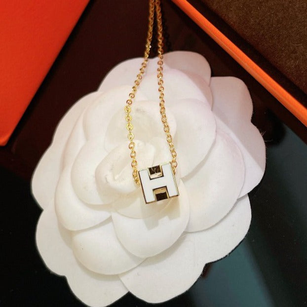 [Liorra]H WHITE SQUARE GOLD NECKLACE