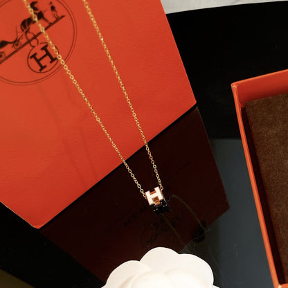 [Liorra]H WHITE SQUARE GOLD NECKLACE