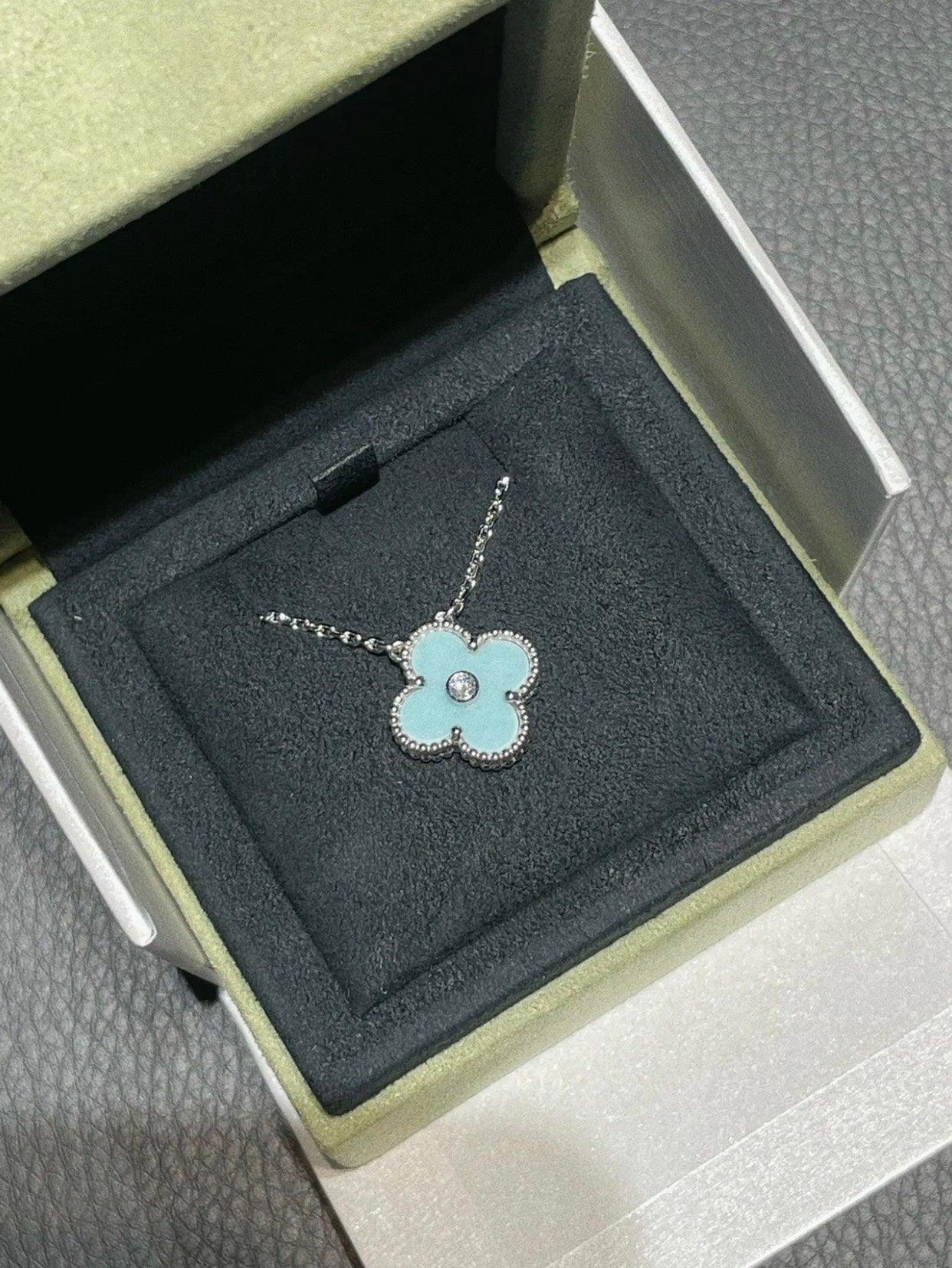 [Liorra]CLOVER 1 DIAMOND LIGHT BLUE SILVER NECKLACE