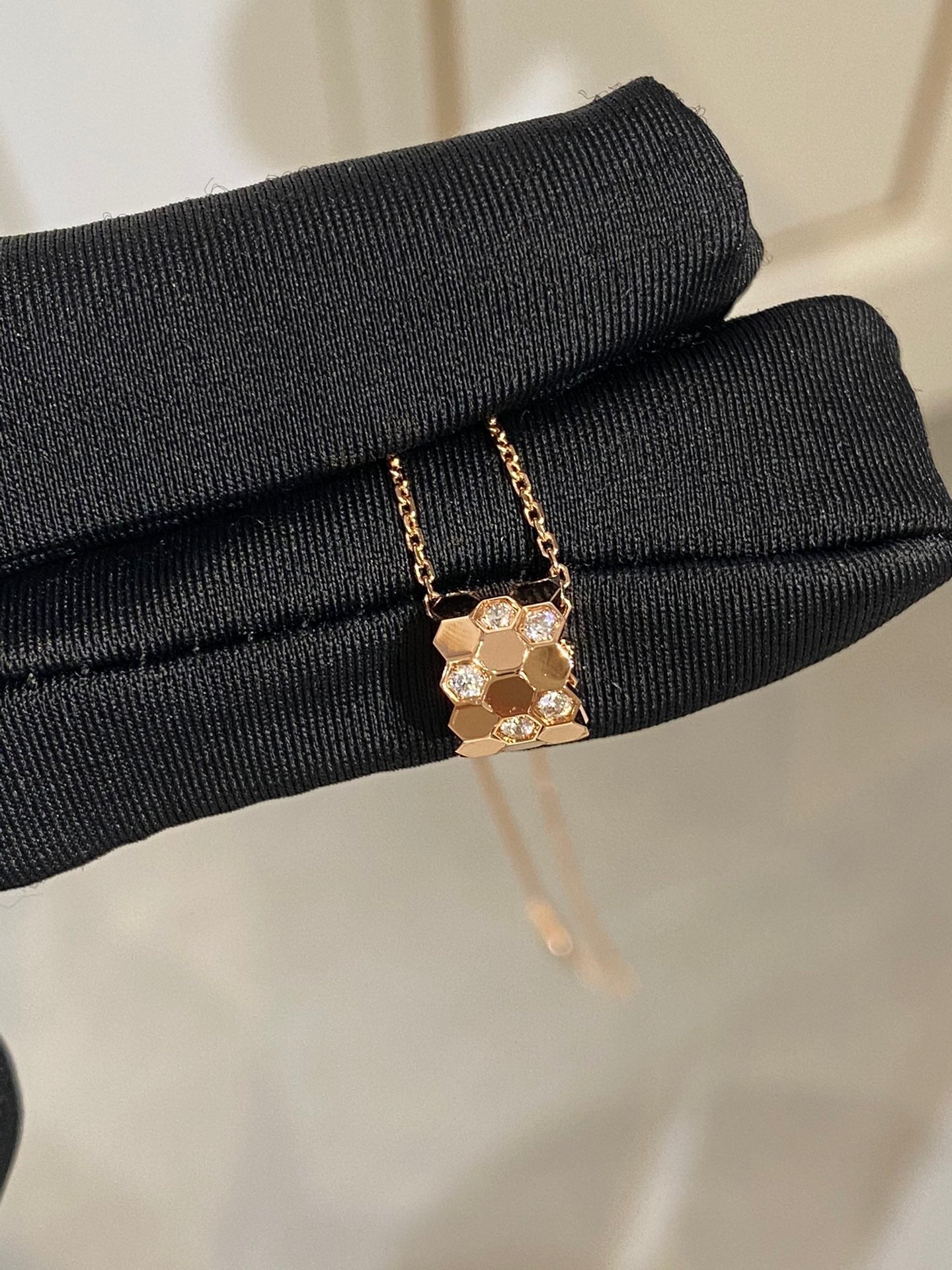 [Liorra]BEE LOVE DIAMOND NECKLACE