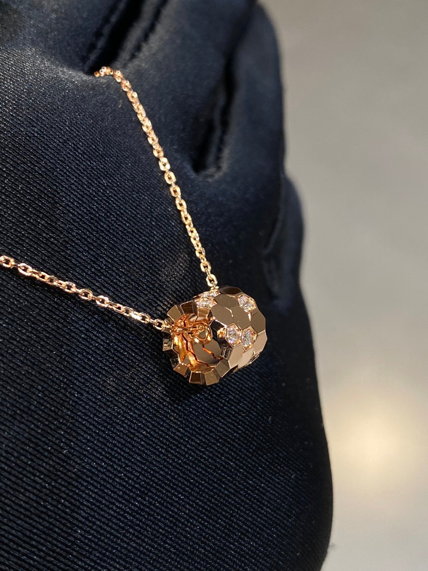 [Liorra]BEE LOVE DIAMOND NECKLACE