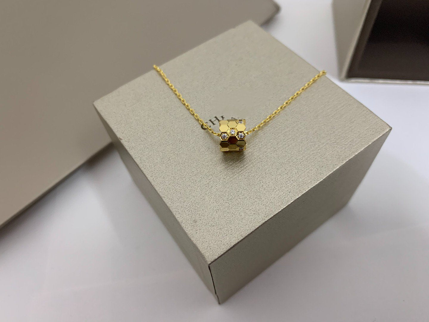 [Liorra]BEE LOVE DIAMOND NECKLACE
