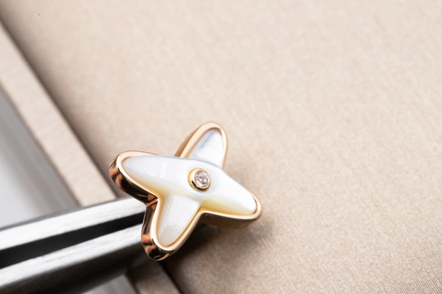 [Liorra]JEUX DE WHITE MOP Liorra GOLD DIAMOND EARRINGS