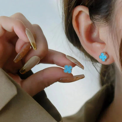 [Liorra]CLOVER MINI 9.5MM ONYX STUD EARRINGS SILVER