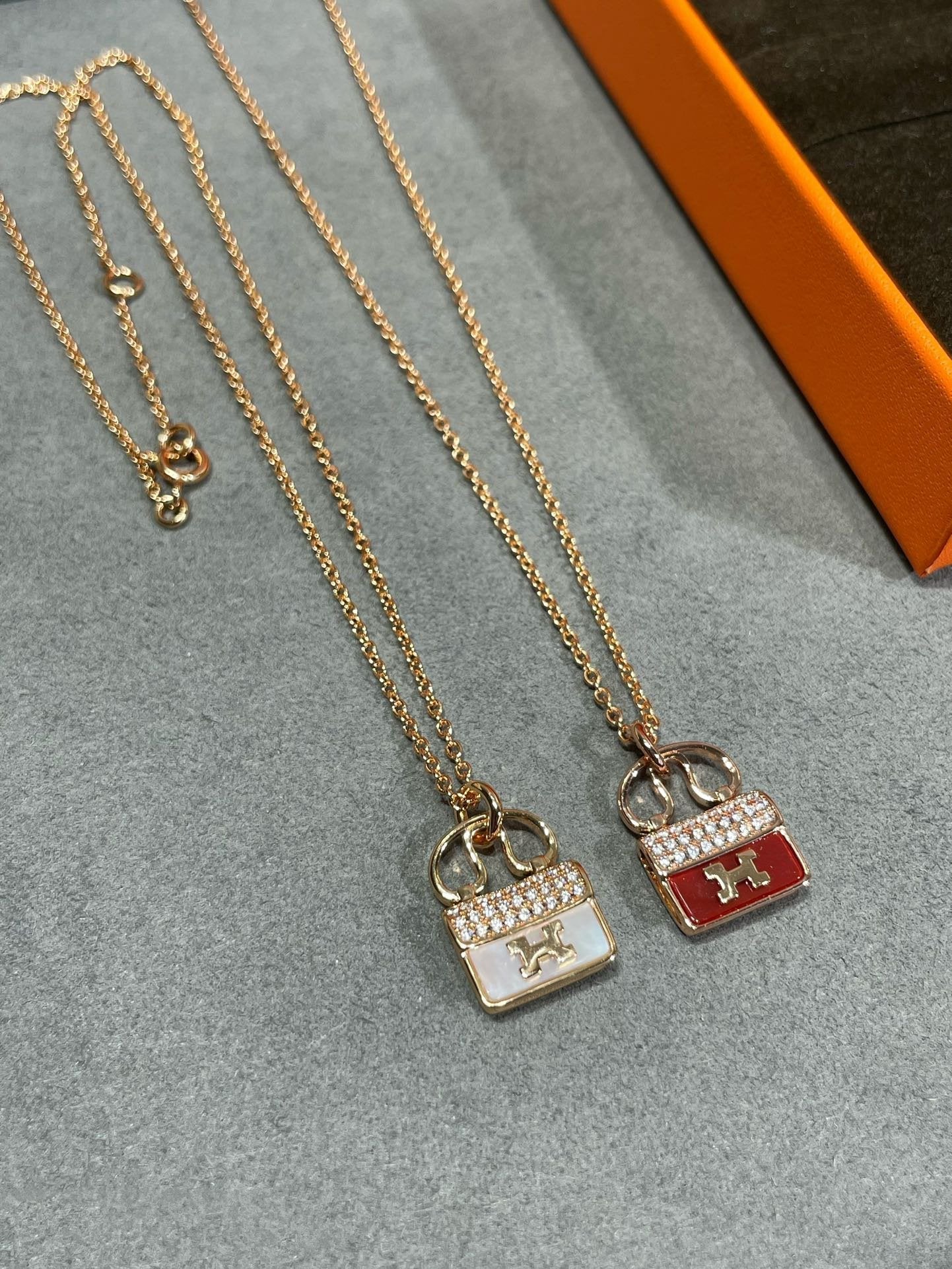 [Liorra]H CIRCE MOISSANITE PENDANT NECKLACE GOLD