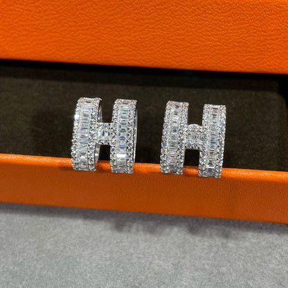 [Liorra]H STUD EARRINGS WITH SILVER DIAMONDS