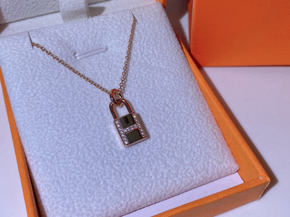 [Liorra]HM ADVANCED NICHE LOCK HEAD NECKLACE DIAMONDS