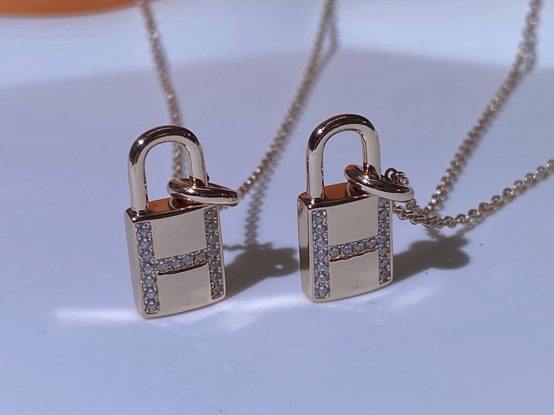 [Liorra]HM ADVANCED NICHE LOCK HEAD NECKLACE DIAMONDS