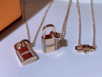 [Liorra]HM ADVANCED NICHE LOCK HEAD NECKLACE DIAMONDS