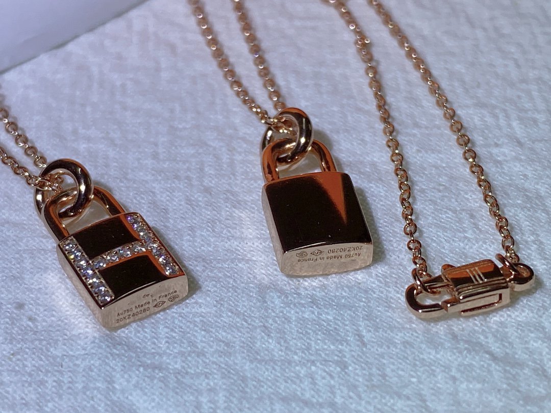[Liorra]HM ADVANCED NICHE LOCK HEAD NECKLACE DIAMONDS