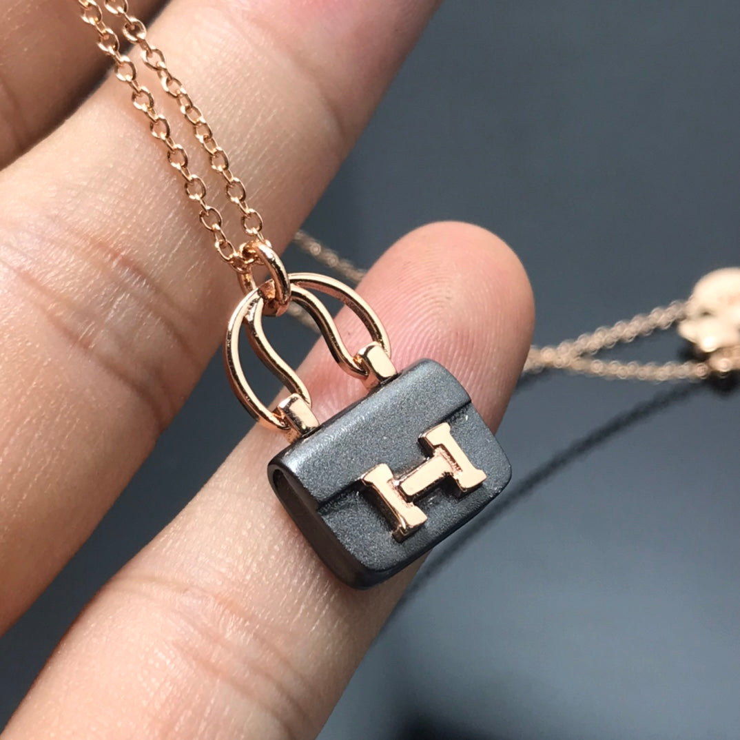 [Liorra]WOMEN'S HM AMULETTES CONSTANCE PENDANT NECKLACE