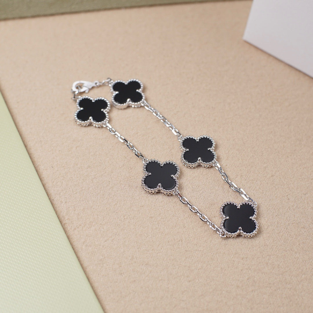 [Liorra] CLOVER 5 MOTIF ONYXS BRACELET COLLECTION