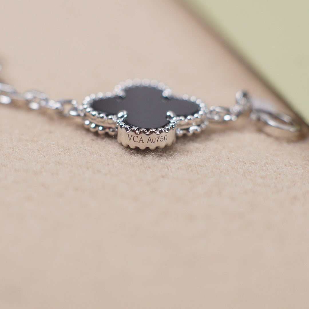 [Liorra] CLOVER 5 MOTIF ONYXS BRACELET COLLECTION