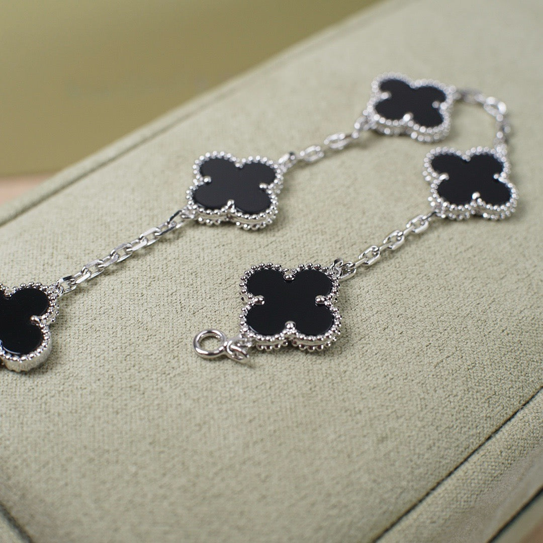[Liorra] CLOVER 5 MOTIF ONYXS BRACELET COLLECTION